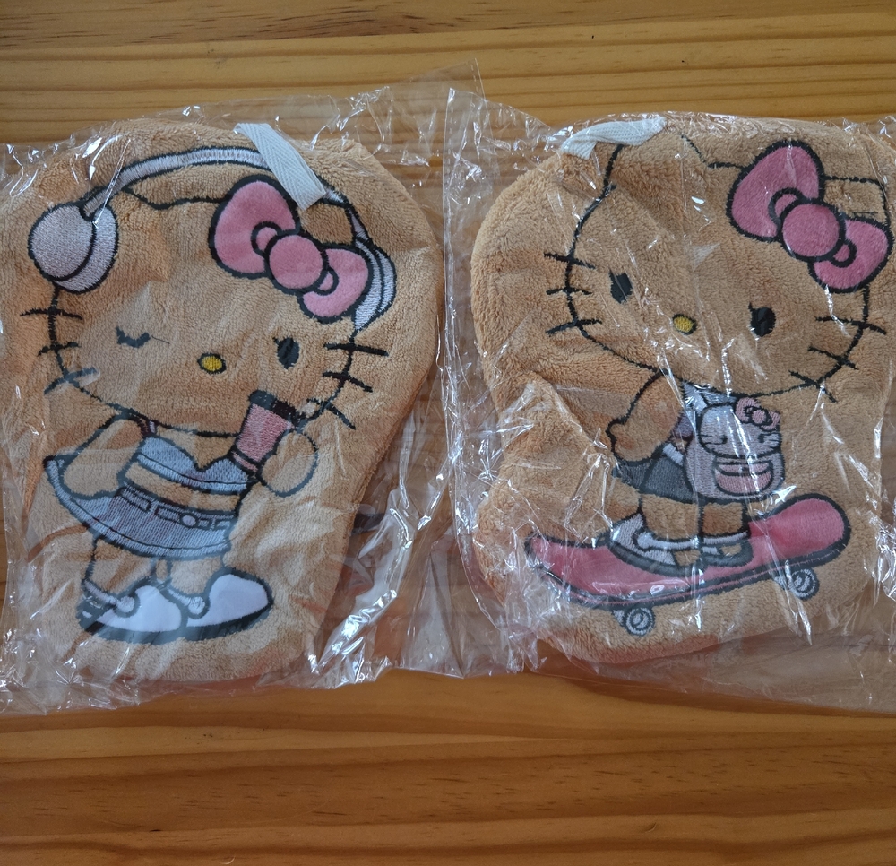 Set Of 2 HK Hand Towels